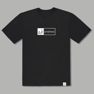 box logo tee